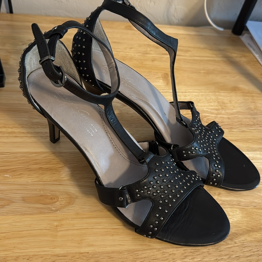 Kenneth Cole women’s black leather studded T-strap sandal size 10, 3.5” heel - Picture 2 of 11